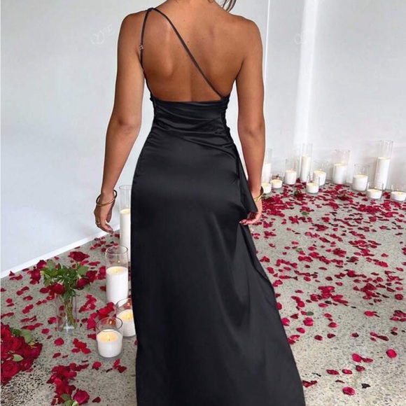 SHEIN Black Asymmetrical One Shoulder Gown - Picture 4 of 6
